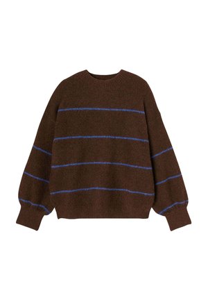 Pull en tricot marron avec des rayures horizontales bleues, col rond et manches volumineuses. Texture douce avec poignets et ourlet côtelés.