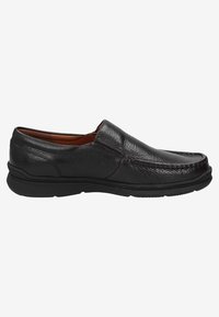 Mocassin pour homme en cuir noir à enfiler, cuir texturé, détails de couture et semelle en caoutchouc noire, vu de profil.