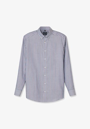 Herren-Langarmhemd mit Knopfleiste, blauen, weißen und roten vertikalen Streifen und einem Button-Down-Kragen, flach auf weißem Hintergrund liegend.