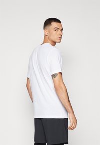 Nike Performance TEE  - Camiseta deportiva - white