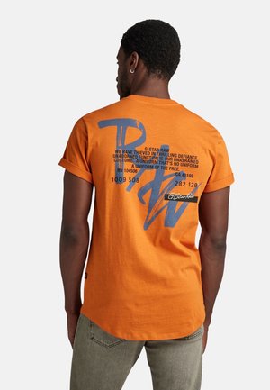 G-STAR BACK GRAPHIC LASH KURZARMSHIRT - T-shirt con stampa - orange
