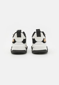 Steve Madden JPOSSESSION - Zapatillas - black/tan