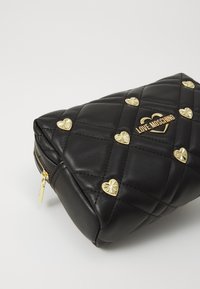 Love Moschino SWEET STUDS - Trousse - nero