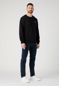 Wrangler SIGN OFF CREW - Felpa - real black