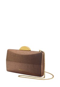 Brązowa prostokątna kopertówka z złotym zatrzaskiem i dopasowanym złotym łańcuszkiem, oznaczona małym logo "NALI".