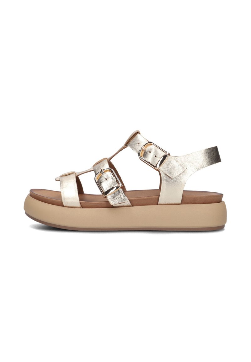 Sandali platform metallici oro con cinturini regolabili, suola piatta e soletta imbottita. Presentano fibbie e una texture liscia.