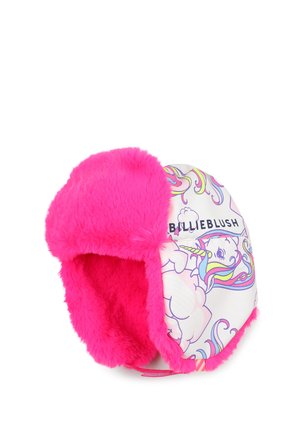 Chapeau trappeur en fausse fourrure rose avec un extérieur blanc imprimé d'une licorne à crinière arc-en-ciel et le texte "Billieblush."
