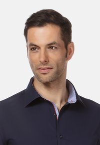 Vincenzo Boretti TAILLIERT BÜGELFREI - Zakelijk overhemd - dunkelblau