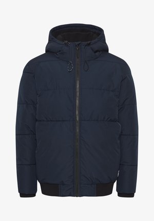 Tengerészsapkás sötétkék puffer dzseki, elülső cipzárral, elasztikus mandzsettákkal és vízszintes varratokkal a jobb hőszigetelés érdekében.