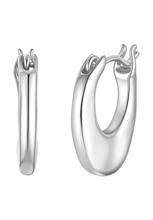 Par af polerede sølv hoops-øreringe med en glat, let fladtrykt oval form og hængslet låsemekanisme.
