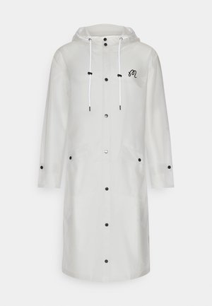 Transparenter wasserdichter Regenmantel mit Kapuze, Druckknöpfen, zwei Fronttaschen und schwarzen Akzenten. Verfügt über weiße Kordelzüge und ein gesticktes Logo.