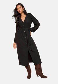 PETITE FIT - LONG SLEEVE TIE WAIST BUTTON UP MIDI - Denní šaty - black