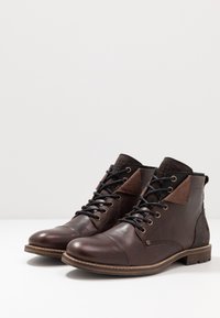Pier One Botines con cordones - brown