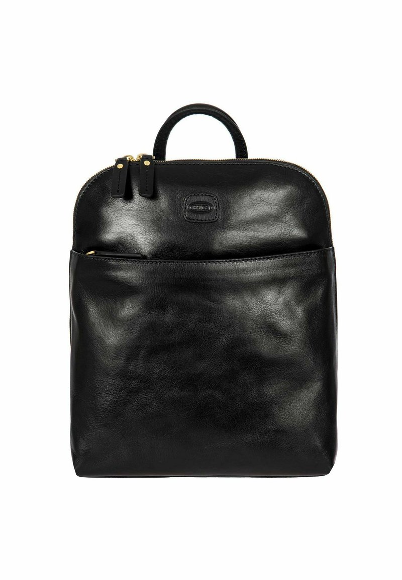 Sac à dos en cuir noir avec des bords arrondis, fermetures éclair doubles, poignée supérieure et une poche frontale. Texture lisse et accents matériels minimalistes.