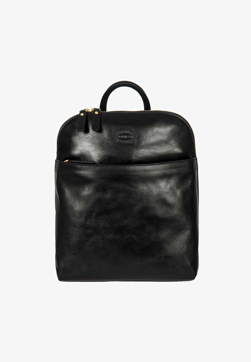 Sac à dos en cuir noir avec des bords arrondis, fermetures éclair doubles, poignée supérieure et une poche frontale. Texture lisse et accents matériels minimalistes.