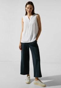 Street One MIT HÄKELDETAIL - Blusa - weiß