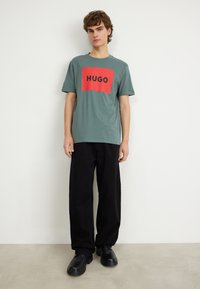 HUGO DULIVE - T-shirts med print - dark green