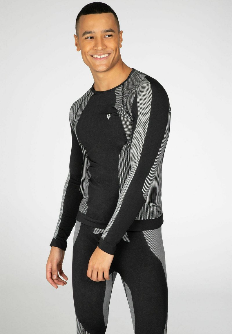 Schwarzes, sportliches Langarmshirt mit grafischen, strukturierten Mustern in Grau, slim fit, Rundhalsausschnitt und enganliegenden Bündchen.