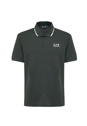Polo shirt verde scuro in cotone con colletto classico, placket con due bottoni e strisce bianche di accentuazione sul colletto. Branding sul petto.
