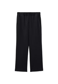 Pantalon large noir en tissu doux. Dispose d'une taille élastique et de deux poches latérales. Design simple sans motifs ni accents visibles.