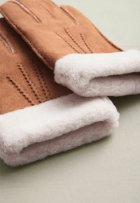Unselected, tan brown