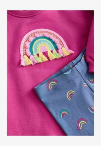 Ikke valgt, pink rainbow applique
