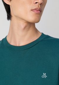 Marc O'Polo SHORT SLEEVE LOGO - Βασικό μπλουζάκι - tranquil teal