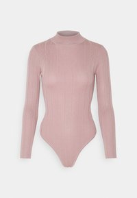 Body en maille côtelée à manches longues de couleur rose doux, avec un col montant, une silhouette ajustée et un bas string avec des coutures minimales.