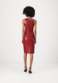 Patrizia Pepe DRESS - Kokteilikleit/peokleit - clash red
