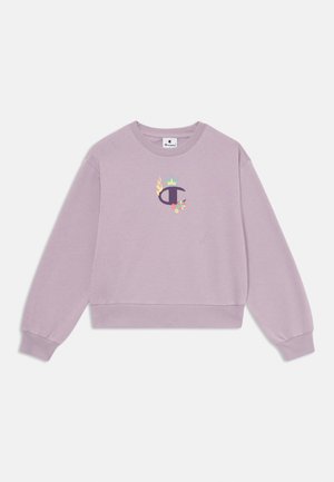 Lillā džemperis ar apaļu kakla izgriezumu, garām piedurknēm un ribu apdari. Uz krūtīm ir krāsains logotipa dizains ar liesmas un krona akcentiem.