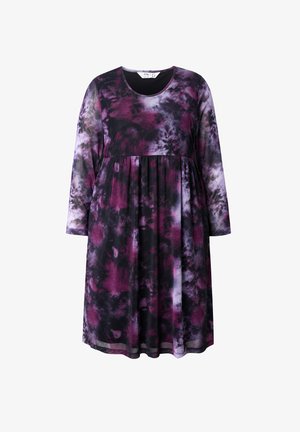 Langsleeve jurk in een zwart en paars tie-dye patroon. Losse pasvorm met een geraffineerde taille en ronde halslijn. Zachte, lichtgewicht stof.