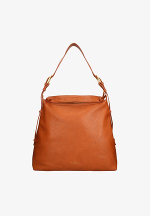 Bruine leren handtas met een gestructureerd oppervlak, voorzien van een gebogen hengsel en een subtiele logo onderaan. Ontwerp met een open bovenkant.