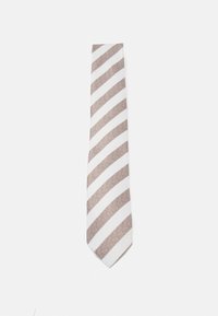 Cravate rayée avec de larges rayures diagonales en beige clair et blanc, confectionnée dans un tissu texturé, avec une pointe de forme effilée.