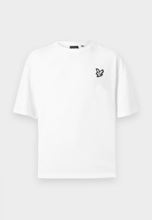 Λευκό κοντομάνικο μπλουζάκι με στρογγυλή λαιμόκοψη και μικρό ασπρόμαυρο πουλί στο αριστερό στήθος.