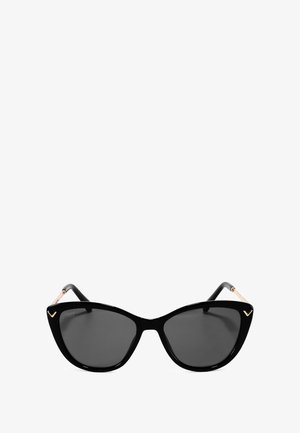 Schwarze Cat-Eye-Sonnenbrille mit dunklen Gläsern, glänzender Oberfläche und goldakzentuierten Bügeln mit einem markanten V-förmigen Detail.