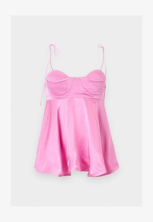 Ροζ σατέν κορμάκι με ραμμένα cups, φαρδύ τελείωμα και λεπτές ρυθμιζόμενες τιράντες δεμένες σε φιόγκους.