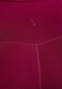 Nike Performance Trikoot - red