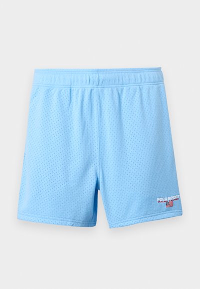 Αθλητικό σορτς από ανοιχτό μπλε δίχτυ με ελαστική μέση και μικρό λογότυπο "Polo Sport Ralph Lauren" με την αμερικανική σημαία στο κάτω δεξί πόδι.