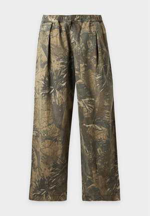 BDG Urban Outfitters, GRAPHIC CAMO BOBBI PANTS - Pantalon classique - brown