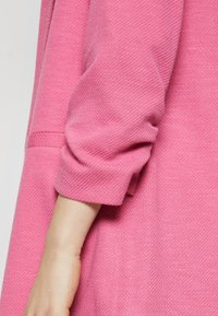 Vero Moda VMRICA LONG - Bleizeris - shocking pink