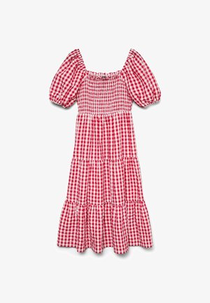 Vero Moda Curve, GESMOKTES KLEID VMCCARRIE LANGES KLEID - Hverdagskjole - crimson