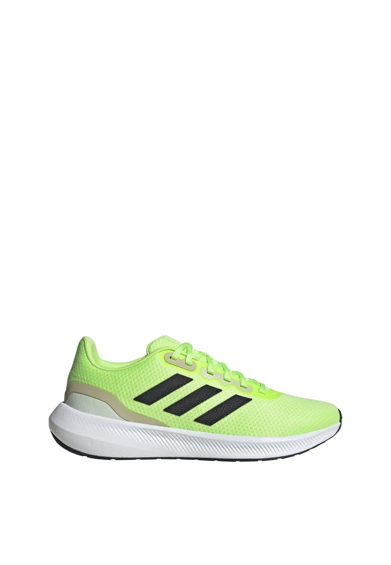 Scarpe da ginnastica verde chiaro con strisce nere, parte superiore in rete testurizzata, accenti beige a contrasto e una suola bianca spessa con scanalature.