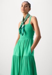 Scotch & Soda DRESS WITH SMOCK DETAIL - Robe longue - scuba green