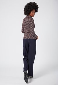 4funkyflavours TROUBLES WHAT YOURE IN - WITH GRAPHIC PRINT - Overhemdblouse - dark blue