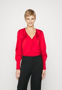 VILA - VIMURA V NECK FLOUNCE - Bluza - high risk red Miniaturna slika 1