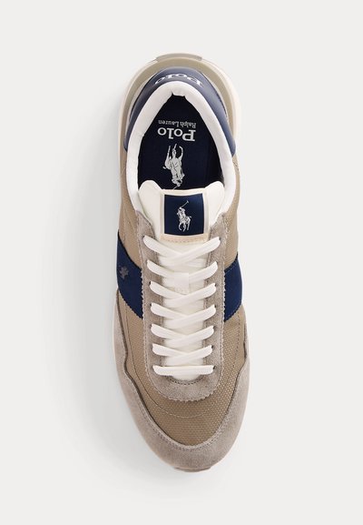 Polo Ralph Lauren TRAIN 89 SUEDE-PANELED SNEAKER UNISEX - Treniņu apavi - earth grey/ecru/spring navy