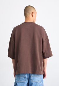 Nike Sportswear TECH FLEECE - Paprasti marškinėliai - baroque brown