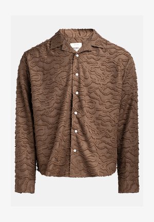 Brun knapp-up skjorta med texturerat virvlande mönster, lätt tyg, långa ärmar och vita knappar framtill för stängning.
