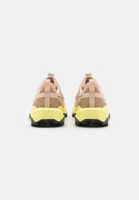 New Balance TEKTREL - Trail hardloopschoenen - pink