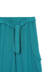Türkise Cargo-Hosen mit einem breiten elastischen Bund und einem Stoffgürtel. Verfügen über Seitentaschen und eine weiche Textur ohne sichtbare Muster.